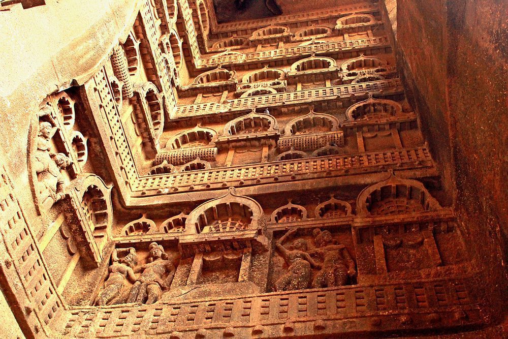 Faszinierende Skulpturen in dem frühbuddhistischen Karla-Höhlenkloster bei Lonavala Faszinierende Skulpturen in dem frühbuddhistischen Karla-Höhlenkloster bei Lonavala