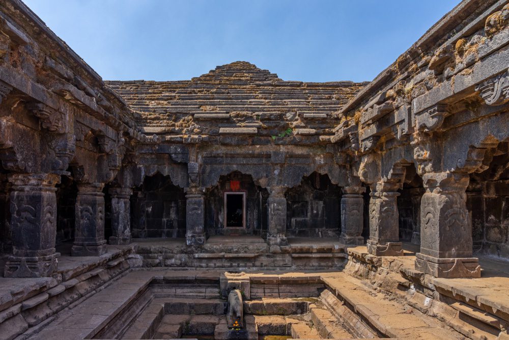 Der Krishnabai-Tempel in Mahabaleshwar: der Legende nach entspringt hier der Krishna-Fluss Der Krishnabai-Tempel in Mahabaleshwar: der Legende nach entspringt hier der Krishna-Fluss